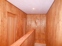 廊下部。杉板貼りなど、自然素材もふんだんに使用しています。